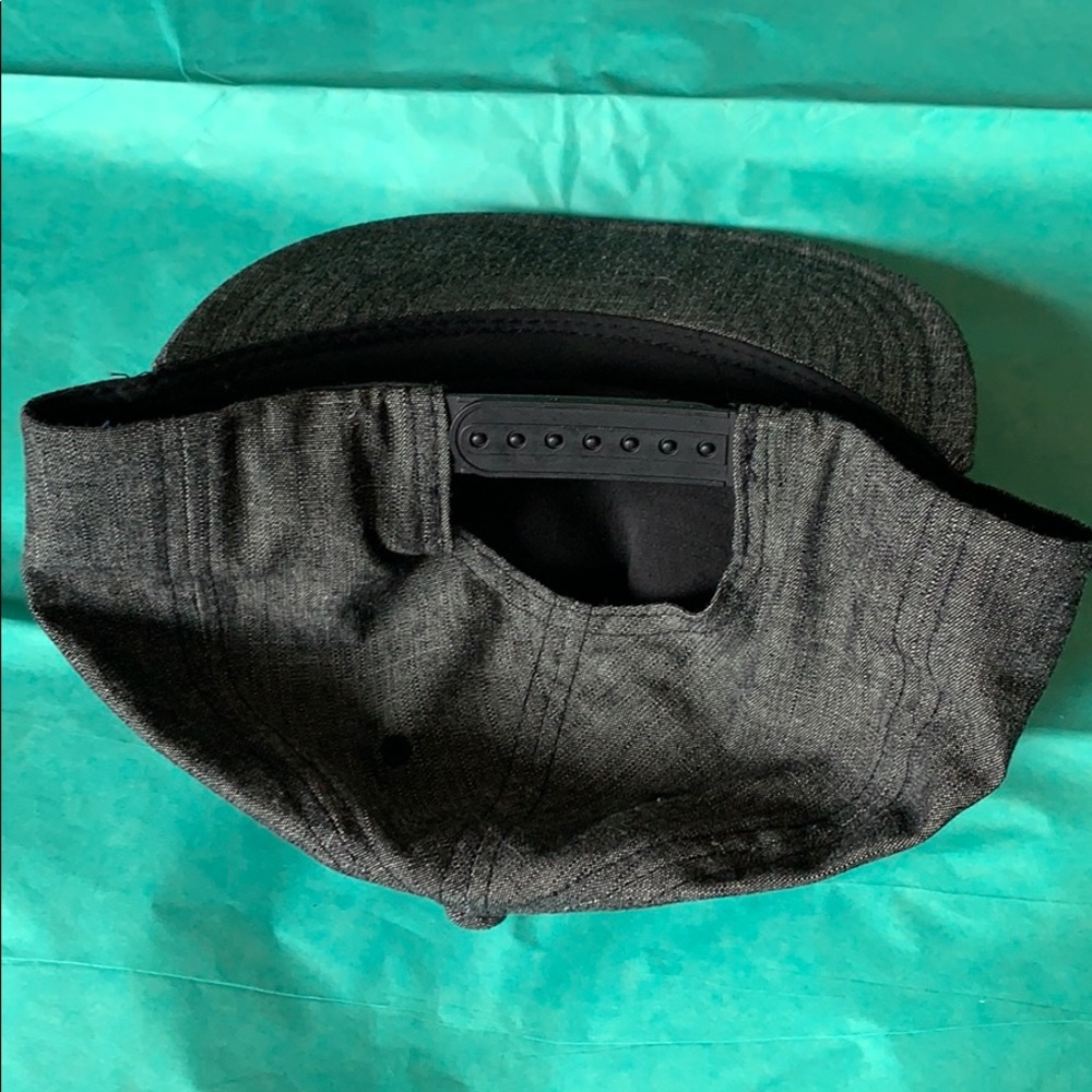 Quicksilver Grey/White Snap Back Hat - Picture 3 of 5